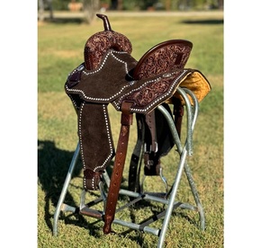 Silla de carreras de barril de cuero occidental diseño floral tallado a mano al mejor precio - Product Image 1