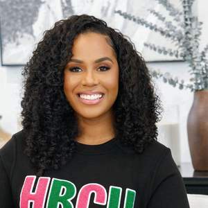 Sudadera Negra HBCU con Bordado Chenille, Estilo Universitario Premium, Ropa de Hermandad, Sudadera de Algodón Suave con Cuello Redondo - Product Image 6