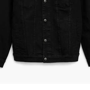 Chaqueta Vaquera Moderna para Hombre que Ofrece un Ajuste Relajado, Comodidad y un Estilo Urbano, Perfecta para Usar sobre Ropa Casual - Product Image 5