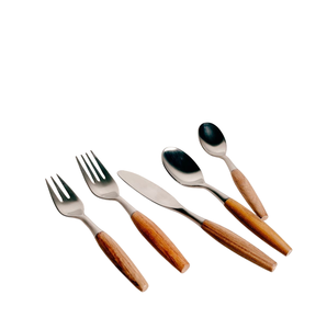 Ensemble de couverts modernes en acier inoxydable avec manches en bois de teck naturel, cuillère, fourchette, couteau écologiques, couverts de table pour restaurant - Product Image 1