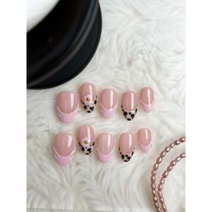 Oferta Especial: Arte Floral 2D en Tono Rosa, un Diseño Versátil y Elegante - Product Image 2