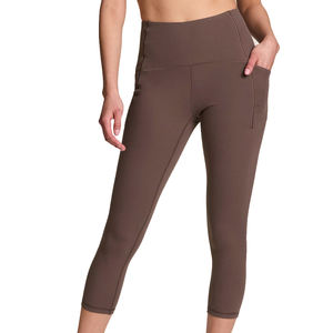 Leggings Capri taille haute pour femmes de qualité supérieure Vente en gros Usine Personnalisable Doux Confortable Tricoté Pantalon De Yoga D'entraînement Décontracté OEM - Product Image 1