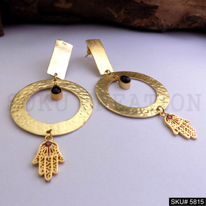 Accesorio de moda de declaración Pendientes colgantes y colgantes de piedras preciosas chapadas en oro con diseño de mano protectora SKU5815 - Product Image 4