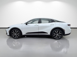 Véhicule de Luxe d'Occasion 2023 - Crown Limited 2.5L Hybride AWD Berline Transmission Automatique à Vendre - Product Image 3