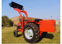 Massey Ferguson MF 385 Traktor mit hydraulischem Frontlader-Anbaugerät