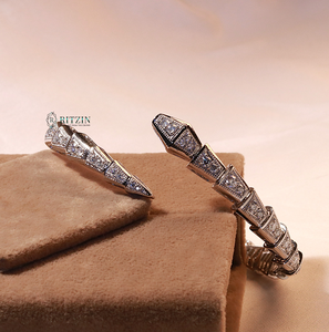 Anillo de Oro Rosa con Moissanita de Corte Redondo, Estilo Único y Lindo para Mujer - Product Image 3