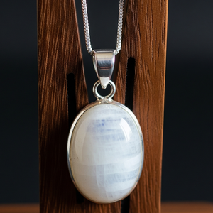 Pendentif en argent sterling 925 de style bohème qualité naturelle pierre de lune bleue pierres de cristal de guérison 18K réglage de la lunette forme de goutte - Product Image 2