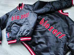 Blouson Bomber en Satin Personnalisé pour Homme – Luxe, Tendance 2025, Style Universitaire, Logo Personnalisé - Product Image 3