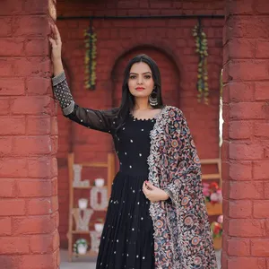 Robe longue brodée Anarakali de créateur spécial pour festivals et réceptions à la mode de Bollywood