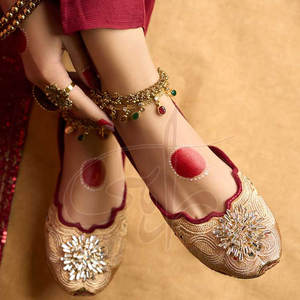 รองเท้าคุสซ่าผู้หญิง ดีไซน์พิเศษ คุณภาพพรีเมียม พื้นรองเท้าหนังแท้กันลื่น ใช้ได้ทุกฤดู จัดส่งตรงจากโรงงาน มีสินค้าพร้อมส่ง - Product Image 4