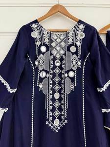 ชุด kurti และ plazo 2ชิ้นทันสมัยทำจากผ้านุ่มที่มอบรูปลักษณ์ที่หรูหราของชนเผ่าเหมาะสำหรับใส่ในสำนักงานและงานเทศกาล - Product Image 4