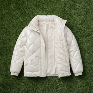 Chaqueta Acolchada Blanca Unisex con Diseño de Diamantes, Cuello Alto, Cierre de Cremallera, Cálida para Invierno, con Bolsillos Utilitarios, OEM, ODM, Venta al Por Mayor - Product Image 5