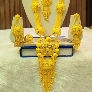 Ensemble de boucles d'oreilles collier en plaqué or 24 carats d'inspiration italienne directement expédié USA France Espagne Turquie Comores Mayotte - Product Image 1