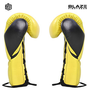 Guantes de Kickboxing de cuero para principiantes diseñados para entrenamiento al aire libre en artes marciales y boxeo - Product Image 4