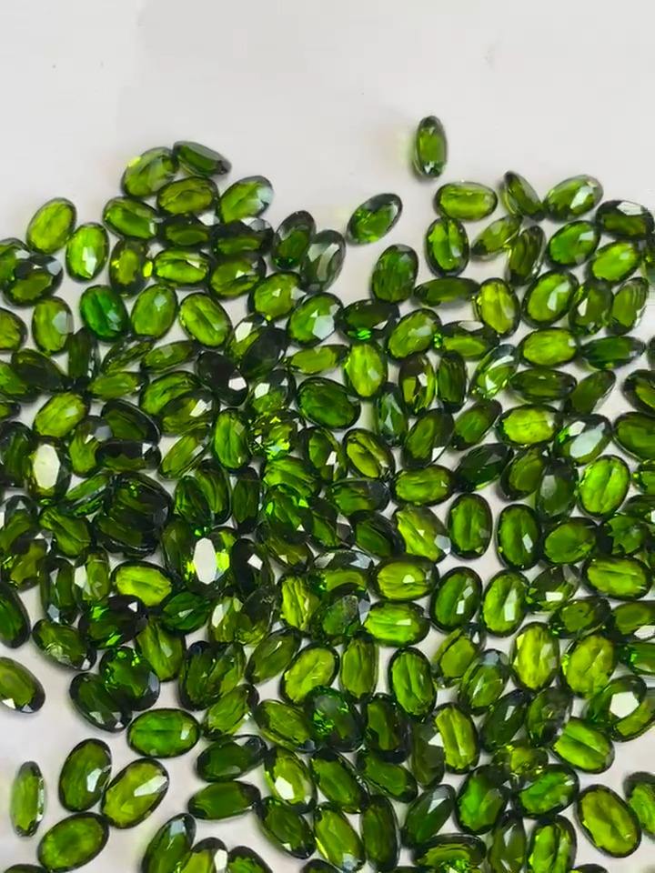 สีเขียว