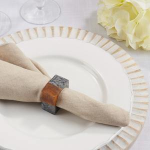 Hermosos servilleteros de madera y resina para bodas y cenas festivas añadiendo un toque rústico y terroso a tu mesa - Product Image 3