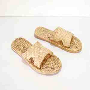 รองเท้าแตะผักตบชวาสำหรับใส่ในบ้านที่เป็นมิตรกับสิ่งแวดล้อมดีไซน์ทันสมัยแบบเปิดอย่างยั่งยืนและรีไซเคิลได้ - Product Image 2