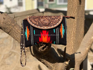 Nouveau sac à main en cuir usiné aztèque de Style traditionnel occidental sac à bandoulière coloré pour femmes et pochette de bracelet ensembles combinés uniques - Product Image 3