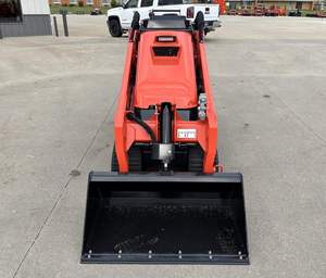 Mini-chargeuse compacte SCL1000 6 tonnes, moteur essence Euro5/EPA, chenilles, 4x4, godet de 0,33 m, certifiée EPA, robuste - Product Image 3