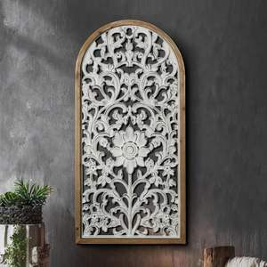 Décoration murale en bois massif, panneau floral sculpté à la main avec finition blanche vieillie, sculpture décorative suspendue de style ferme vintage - Product Image 1