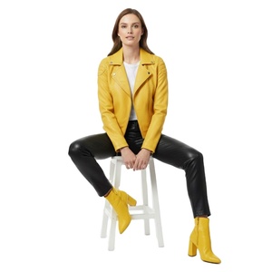 Blouson de moto en cuir jaune pour femme Doublure en maille personnalisée Vente en gros Prix d'usine Véritable style motard Veste de mode pour femmes - Product Image 1