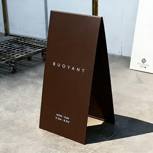 Panneau publicitaire extérieur sur pied pour devanture de magasin, enseigne de trottoir personnalisée en forme de A avec logo de marque - Product Image 2