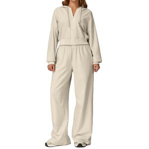 Ensemble de sport pour femmes, 2 pièces, short uni, respirant, polyester et élasthanne, vêtements de sport, survêtement de sport, brodé - Product Image 1