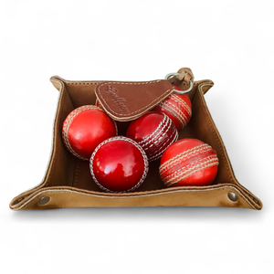 MINI CRICKET BALL Personalizable Vintage Retro Leather Cricket Ball Decor para entusiastas del cricket de la vieja escuela - Product Image 2