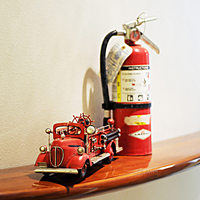 Camion de pompiers rouge Ford vintage 1938, modèle artisanal en bois peint et personnalisé, sur pied, objet de collection, décoration OMH