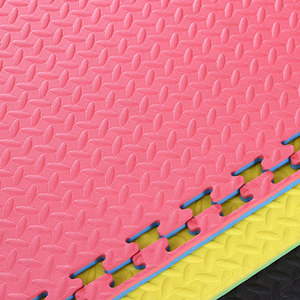 เสื่อคาราเต้แบบคลาสสิก พื้นผิวนุ่มสบาย ยึดเกาะได้ดี เหมาะสำหรับการฝึกซ้อมและการเล่นกีฬา - Product Image 2