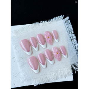 Uñas Postizas French Bloom, Diseño Elegante para Mujeres Amantes de la Moda - Product Image 1
