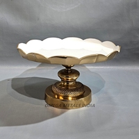 Support à gâteau en bois d'acacia et de manguier écologique, finition dorée de luxe, dessus festonné blanc, présentoir à desserts, décoration élégante pour la maison