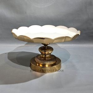 แท่นวางเค้กสีทองสุดหรูพร้อมฝาปิดด้านบนเป็นรูปหอยเชลล์สีขาวสำหรับวางโชว์ขนมคุกกี้ชีสคัพเค้กและของตกแต่งบ้านที่หรูหรา - Product Image 3