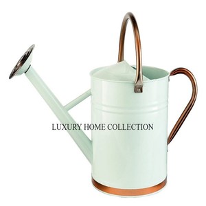 Arrosoir en métal doré vieilli d'inspiration vintage avec un charme ancien et une qualité de construction supérieure à bas prix - Product Image 2