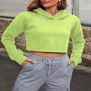 Sweat à capuche court pour femmes de qualité supérieure Style court décontracté Ajustement parfait pour toute occasion ODM personnalisé fourni pour la saison d'hiver - Product Image 1