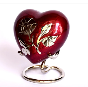 Magnifique urne funéraire en laiton rouge avec cœur gravé et support pour cendres - Product Image 1
