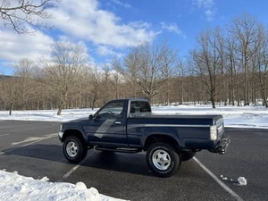 Toyota Pickup 4x4 1989 bleu et noir, Toyota 4x4 d'occasion, modèle cabine simple, 100% parfaitement fonctionnel, sans accident - Product Image 4