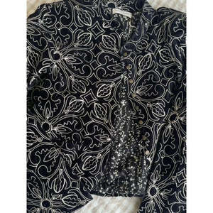 Veste vintage pour femmes ODETTE, veste en cuir à capuche avec décorations florales, dentelle, taille personnalisée, grande taille pour l'automne, le printemps et l'hiver - Night Lily - Product Image 6