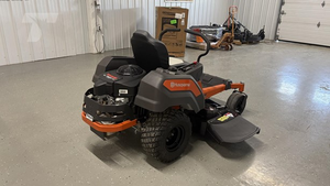 Tondeuse autoportée Husqvarna Z248F Zero Turn 2026, 23 CV, moteur Kawasaki FR651V, plateau de coupe fabriqué ClearCut de 48 pouces, transmission hydrostatique Hydro-Gear - Product Image 5