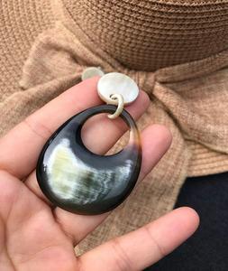 PromotionNatural Black & White Buffalo Horn Boucles d'oreilles de luxe Fashion Horn Boucles d'oreilles à la main Antique Cow Horn Earring f s i - Product Image 5