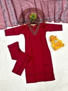 Conjunto de Traje Bordado Maroon Parampara con Dupatta Estampada Chanderi, Ropa de Diseñador, Ropa Étnica India para Mujer, Venta al por Mayor - Product Image 6