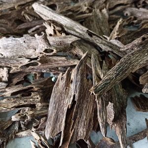 Copeaux de bois d'agar du Vietnam OEM, Mini Super Plus Kalimantan Nature Serene Oud, Copeaux de bois d'agar aromatiques, Copeaux de bois pur du Vietnam rares - Product Image 4