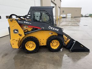รถตักล้อยาง John Deere รุ่น 316GR พร้อมเครื่องยนต์ Kubota ประสิทธิภาพสูง รถตักขนาดกะทัดรัด ปั๊ม KYB สำหรับงานก่อสร้าง การเกษตร และการขนย้ายวัสดุ - Product Image 2