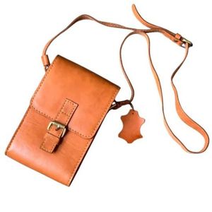 Sac de téléphone en cuir de vache véritable de qualité d'exportation, pochette mobile artisanale, artisanat indonésien, fabriqué à la main en Indonésie - Product Image 1
