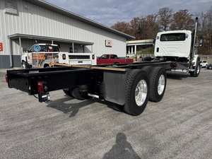 Camion benne d'occasion INTERNATIONAL 2012-2017, châssis-cabine, moteur diesel 10 cylindres >450ch, caméra arrière 360°, écran tactile, 6X4, conduite à gauche - Product Image 3