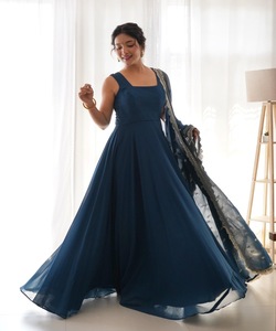 Vestido de fiesta indio-Georgette de seda con trabajo de secuencia y listo para usar - Product Image 1