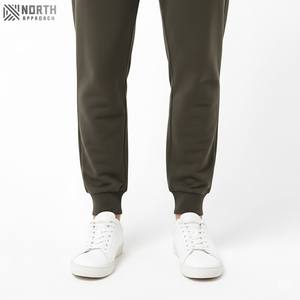 Conjunto Deportivo de Invierno con Capucha para Hombre al Mejor Precio, 100% Algodón con Logotipo Personalizado, Estilo Más Vendido - Product Image 3