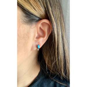 Pendientes Navajo Hechos a Mano con Ópalo Azul y Plata de Ley en Forma de Gota de Agua - Product Image 2