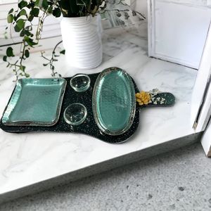 Elegante cuenco de metal para vajilla de comedor sostenible para uso diario u ocasiones especiales disponible en venta - Product Image 1