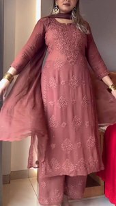 Celebre la tradición con nuestro bordado de herencia de lujo/Telas tejidas a mano con bengalas de la era de Mughal/traje Anarkali Salwar para novia - Product Image 2